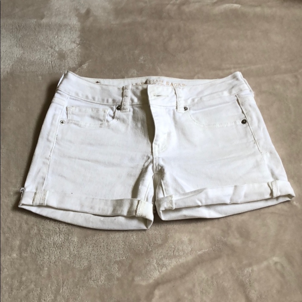 White American Eagle shorts